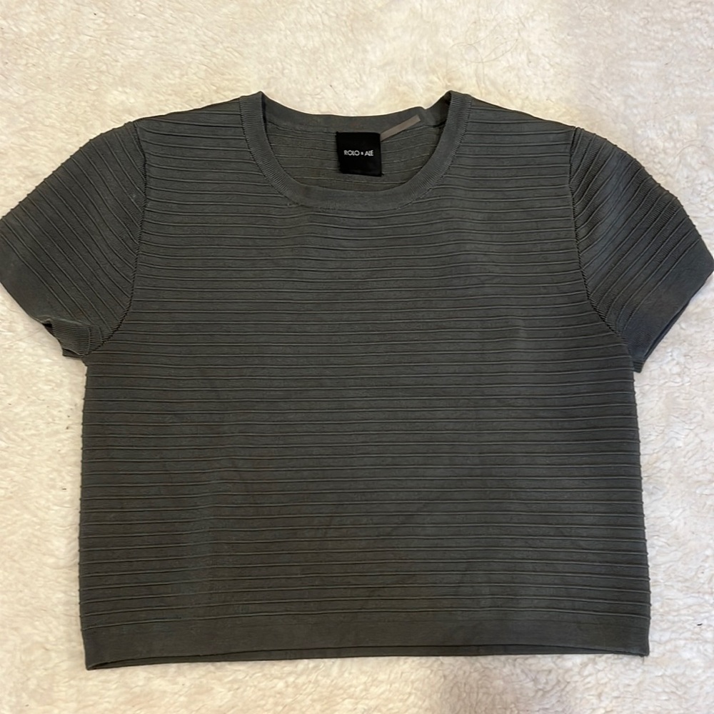 ROLO & ALE Olive green crop short sleeve top - size medium